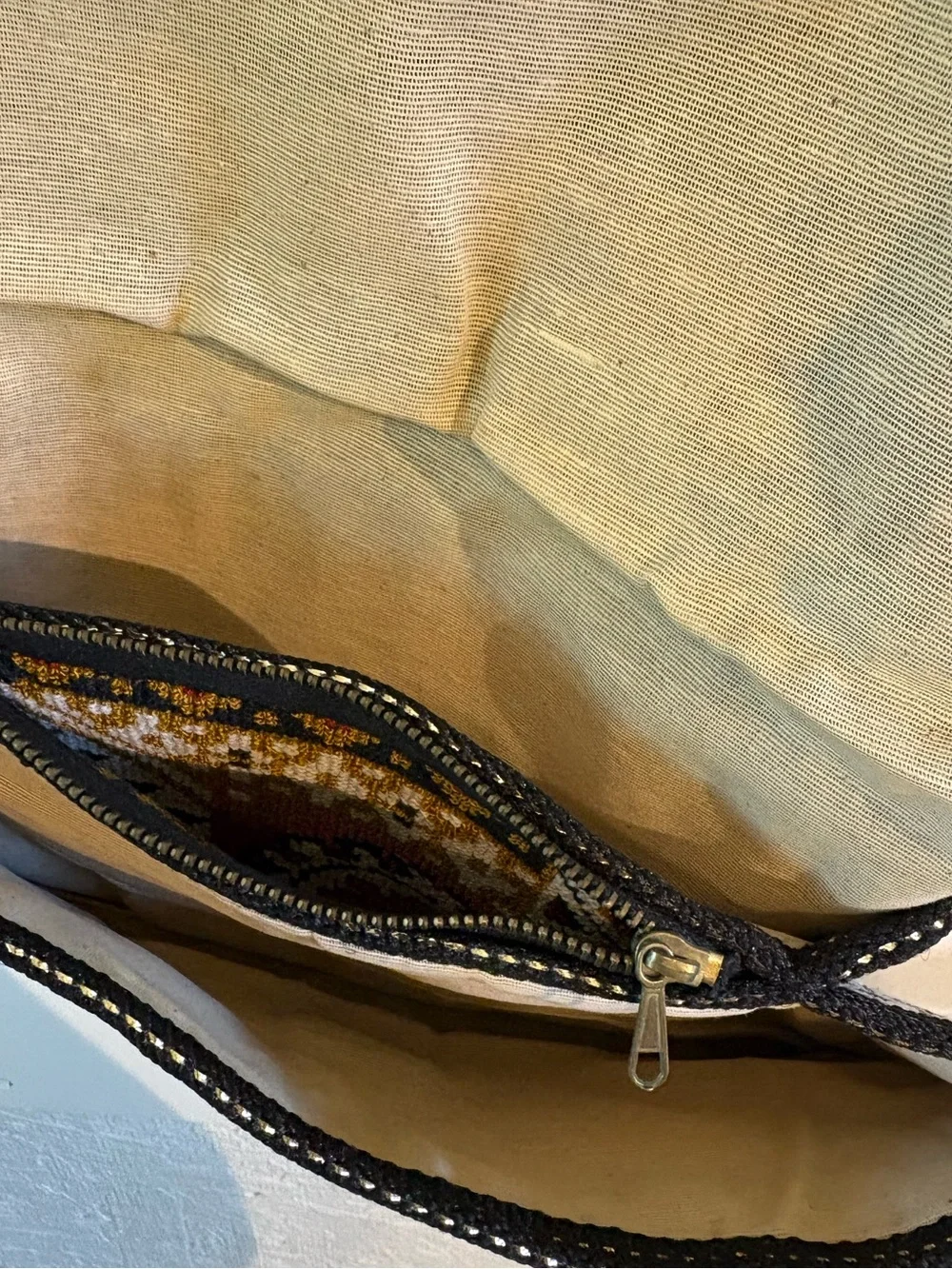 Embroidered Multicolor Chain-Shoulder Crossbody Bag